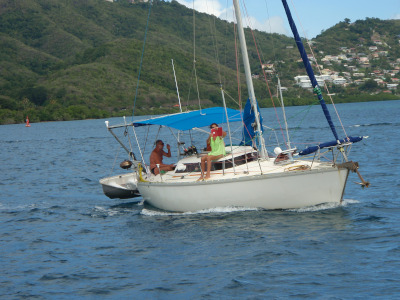 Annexe en dur suspendue sous le portique