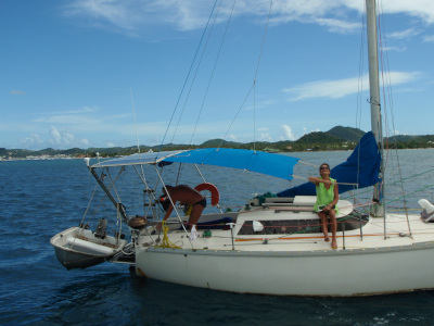 Annexe en dur suspendue sous le portique