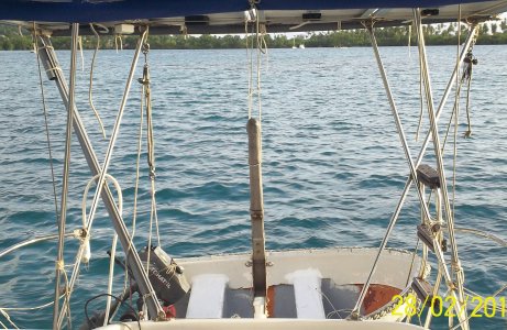 Annexe gonflable suspendue le long du bord