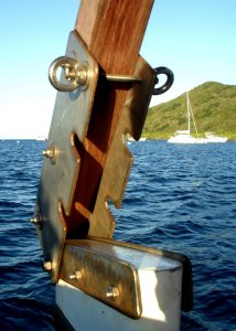 Ferrure de barre levée