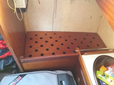 Vue du couvercle du coffre latéral