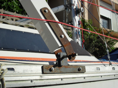 La ferrure du pied de chèvre de profil