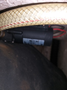 Pompe de douchette dans le coffre