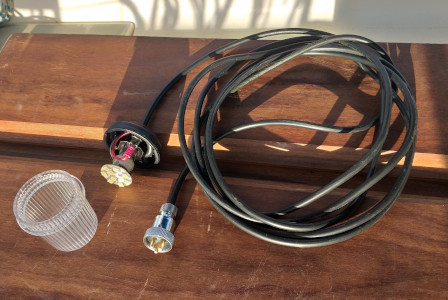 La lampe à LED dans le feu de mouillage pour l'éclairage du cockpit