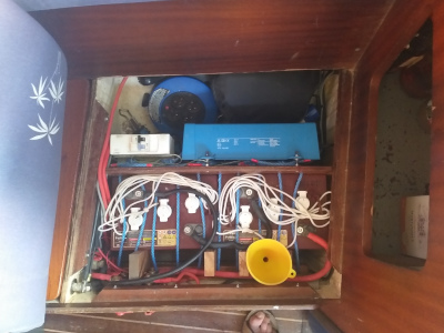 Batteries actuelles 6 V 225 AH en série