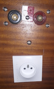 Douilles narguilé et prise 220V ondulée