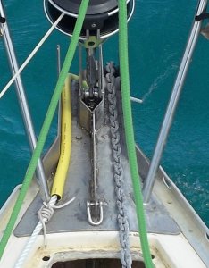 La ferrure d'étrave de dessus