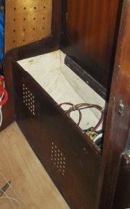 Le compartiment moteur frigo ouvert