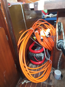 Le narguilé rangé et ses tuyaux