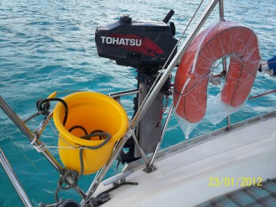 Le hors bord sur son support