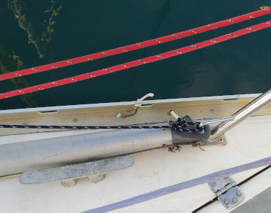 Fixation avant du tangon